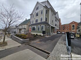 9 Everett Sq, Unit 6 in Boston, MA - Building Photo