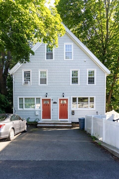 198 School St, Unit 2 in Quincy, MA - Building Photo