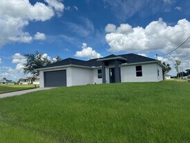 2044 Crawford Ave N in Lehigh Acres, FL - Building Photo