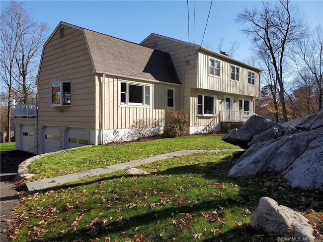 208 Guinea Rd in Stamford, CT - Building Photo - Building Photo