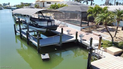 11 Palmview Blvd in Fort Myers Beach, FL - Building Photo - Building Photo