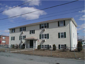 Mabel Street Apartments in Pawtucket, RI - Foto de edificio - Building Photo