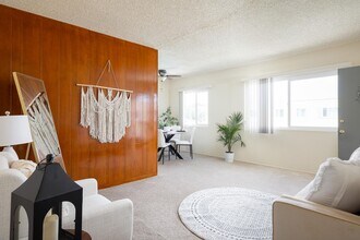 4760 Conrad Ave in San Diego, CA - Building Photo - Building Photo