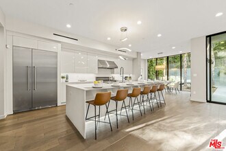 1847 Coldwater Canyon Dr in Beverly Hills, CA - Building Photo - Building Photo