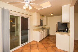 1635 Mountain View Ave in Oceanside, CA - Foto de edificio - Building Photo
