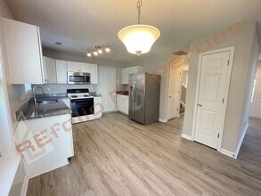 208 Lindell Dr in Apex, NC - Building Photo - Building Photo