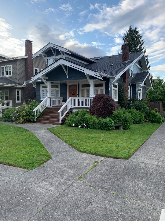 1934 E McGraw St in Seattle, WA - Building Photo