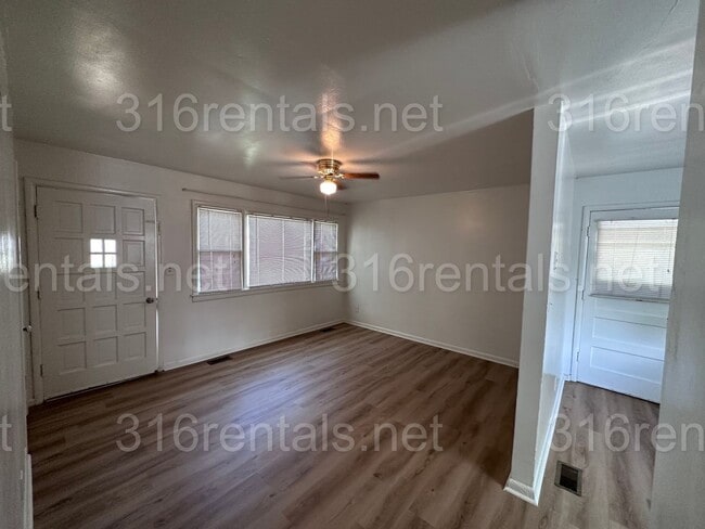 318 S Lamar Ave in Haysville, KS - Building Photo - Building Photo