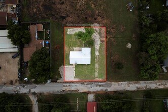 841 N Burleson St in De Leon, TX - Building Photo - Building Photo