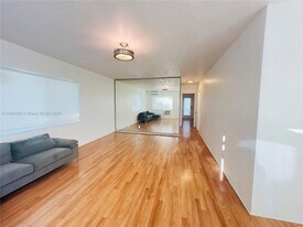 455 Golden Isles Dr in Hallandale Beach, FL - Building Photo