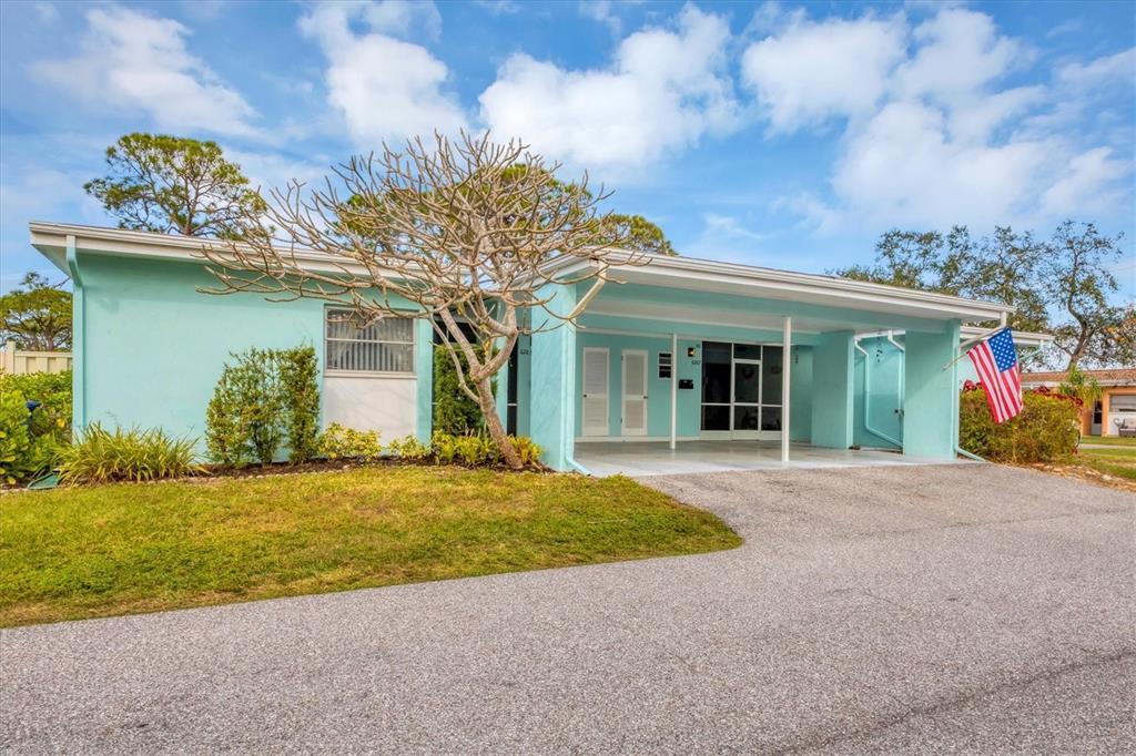 6283 Green View Cir in Sarasota, FL - Building Photo