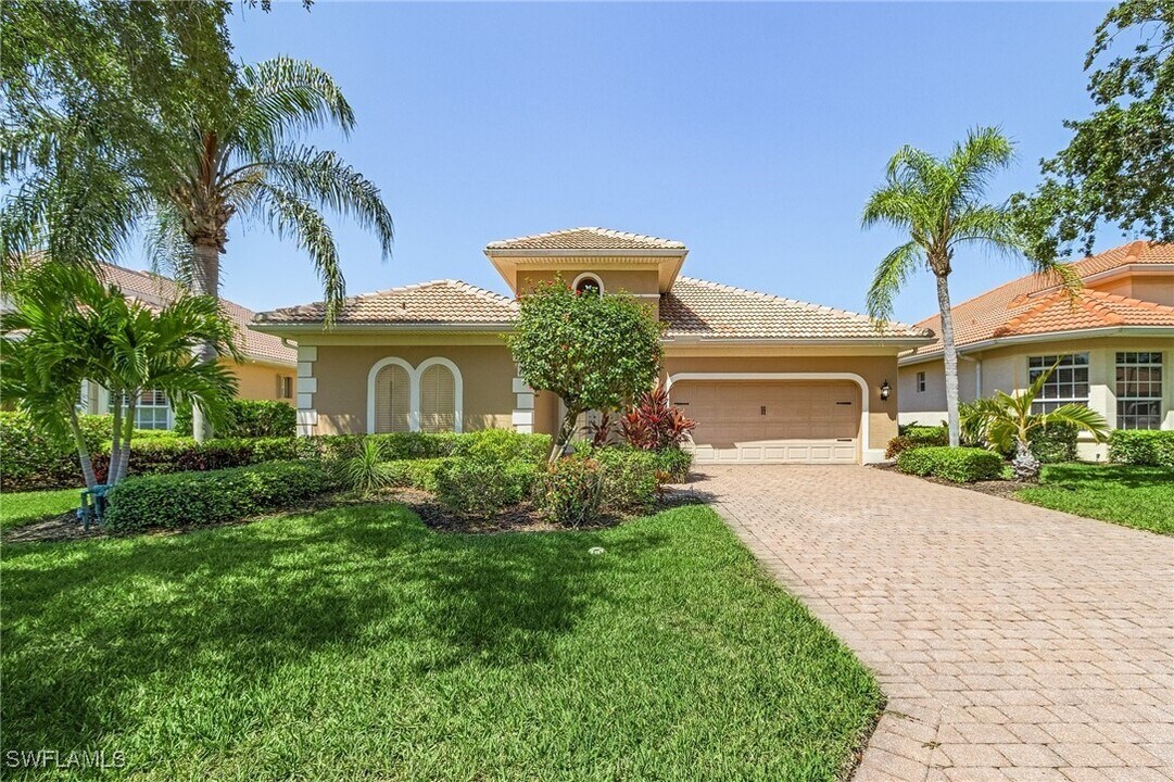 6753 Bent Grass Dr in Naples, FL - Building Photo