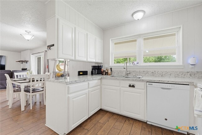 property at 902 Lynn Ln