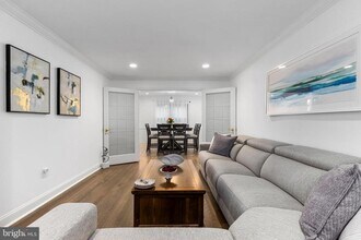 9830 Meadow Valley Dr in Vienna, VA - Building Photo - Building Photo