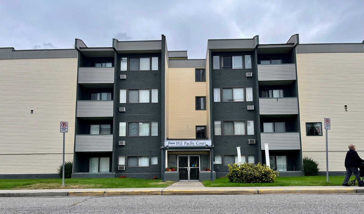 Okanagan Place 1955 in Kelowna, BC - Building Photo