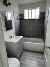 229 E 57th St, Unit 4 in Long Beach, CA - Building Photo - Building Photo