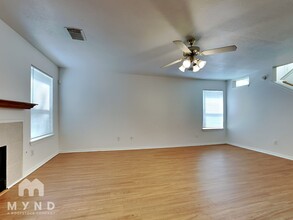 130 S Walden Elms Cir in Spring, TX - Building Photo - Building Photo