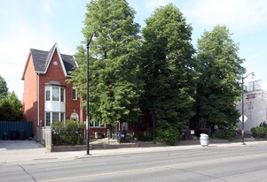 3156-3170 Dundas St W in Toronto, ON - Building Photo