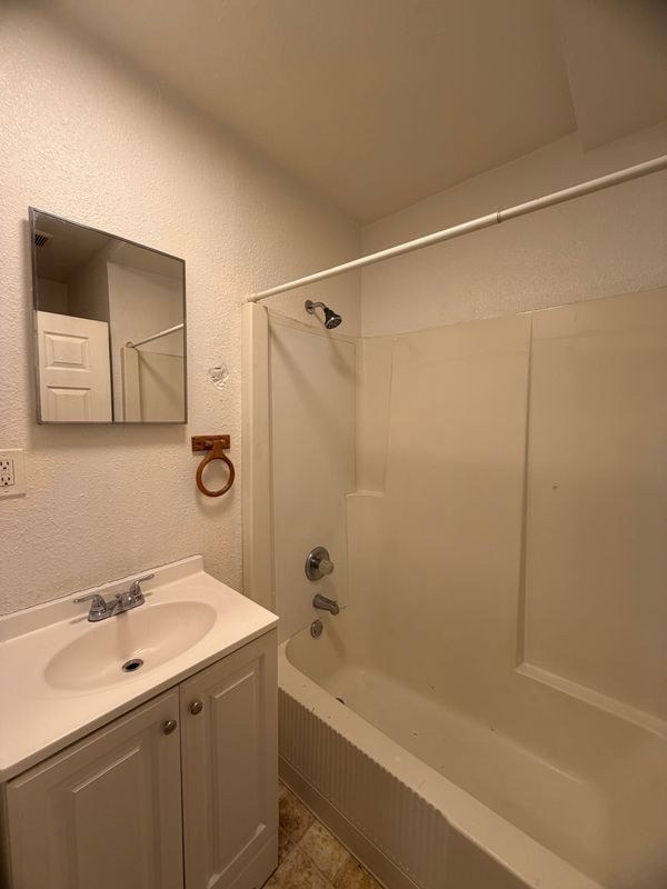 1208 City St in Utica, NY - Foto de edificio - Building Photo