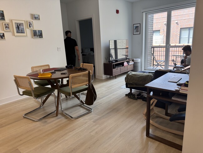 3823 N Ashland Ave, Unit 3821 in Chicago, IL - Building Photo - Building Photo