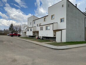 Parkland Village in Lloydminster, SK - Building Photo - Building Photo
