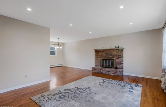 944 Victor St in Bridgewater, NJ - Foto de edificio - Building Photo