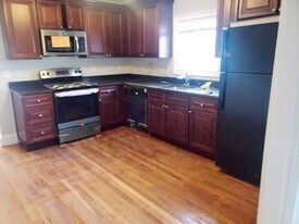 82 Grant St, Unit 3 in Somerville, MA - Building Photo