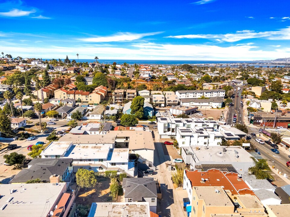 4144 Udall St in San Diego, CA - Foto de edificio