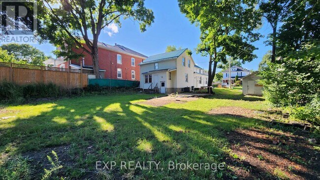 79 Henry St in Quinte West, ON - Building Photo - Building Photo