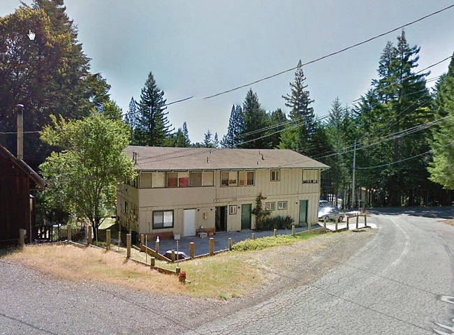 26011 Otter Dr in Willits, CA - Building Photo - Building Photo