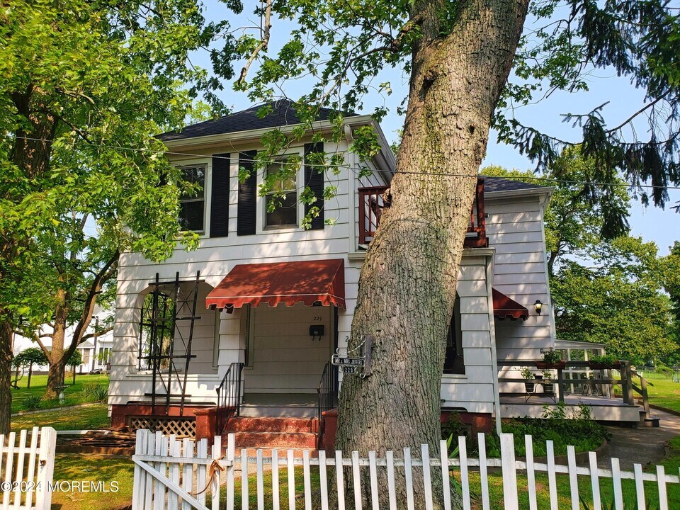 229 Larchwood Ave-Unit -2 in Ocean Township, NJ - Building Photo
