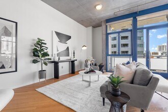 527 Tenth Ave in San Diego, CA - Building Photo - Building Photo