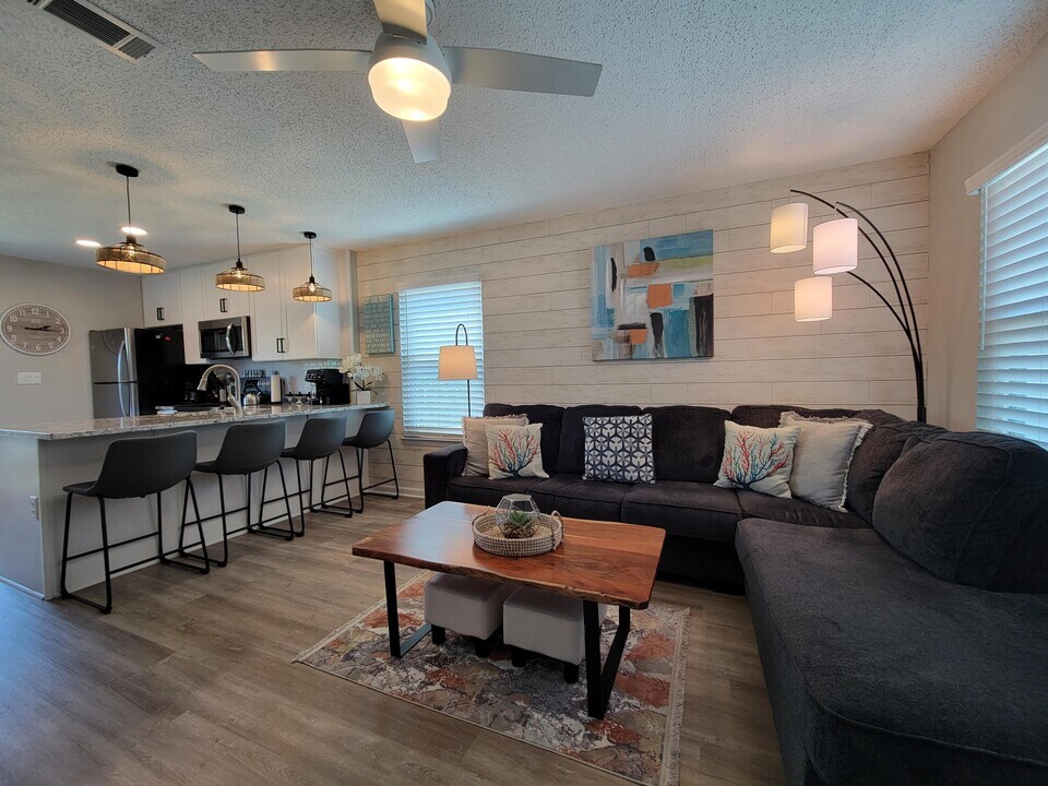 304 Barracuda Ave in Fort Walton Beach, FL - Building Photo