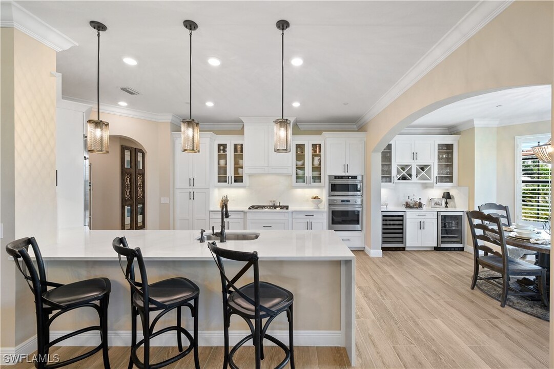16375 Viansa Wy in Naples, FL - Foto de edificio