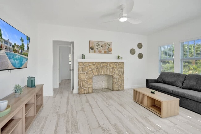 901 N Federal Hwy, Unit SI ID1504085P in Lake Worth Beach, FL - Building Photo - Building Photo