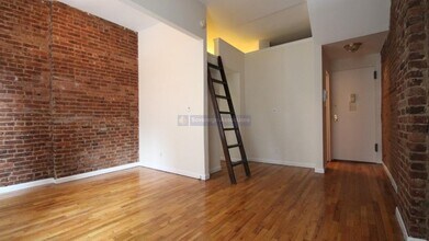 163 W 73rd St in New York, NY - Building Photo - Building Photo