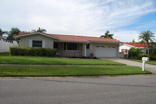 11860 68th Ave in Seminole, FL - Building Photo