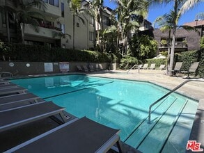 950 Kings Rd in West Hollywood, CA - Foto de edificio - Building Photo