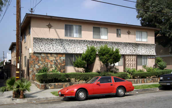 12215 Grevillea Ave in Hawthorne, CA - Building Photo - Building Photo