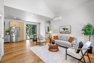 32686 NE Big Rock Rd in Duvall, WA - Building Photo - Building Photo