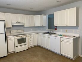 305 N 2nd St, Unit 4 in Oskaloosa, IA - Building Photo