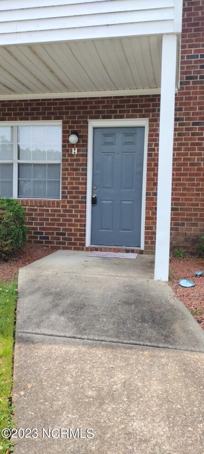 1205 E Fire Tower Rd-Unit -H in Greenville, NC - Building Photo - Building Photo