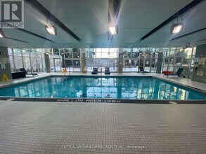 225 Webb Dr in Mississauga, ON - Building Photo - Building Photo