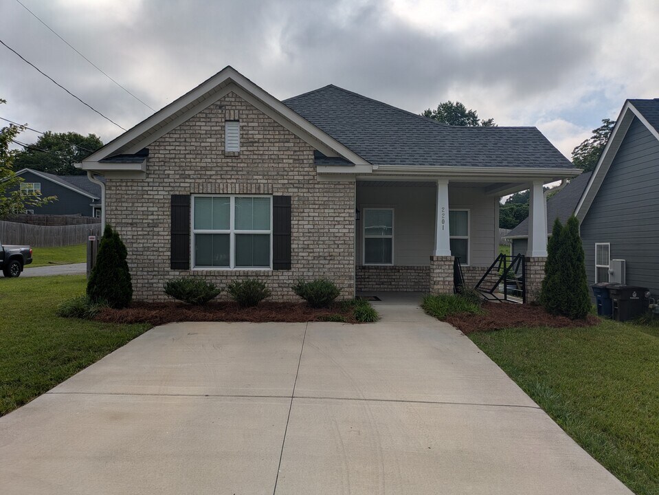 2201 Freeman St in Winston-Salem, NC - Building Photo