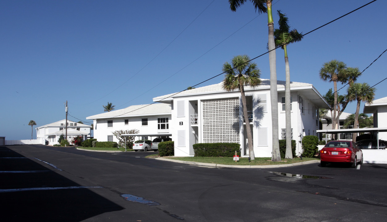 Martinique North Condominiums in Bradenton Beach, FL - Building Photo