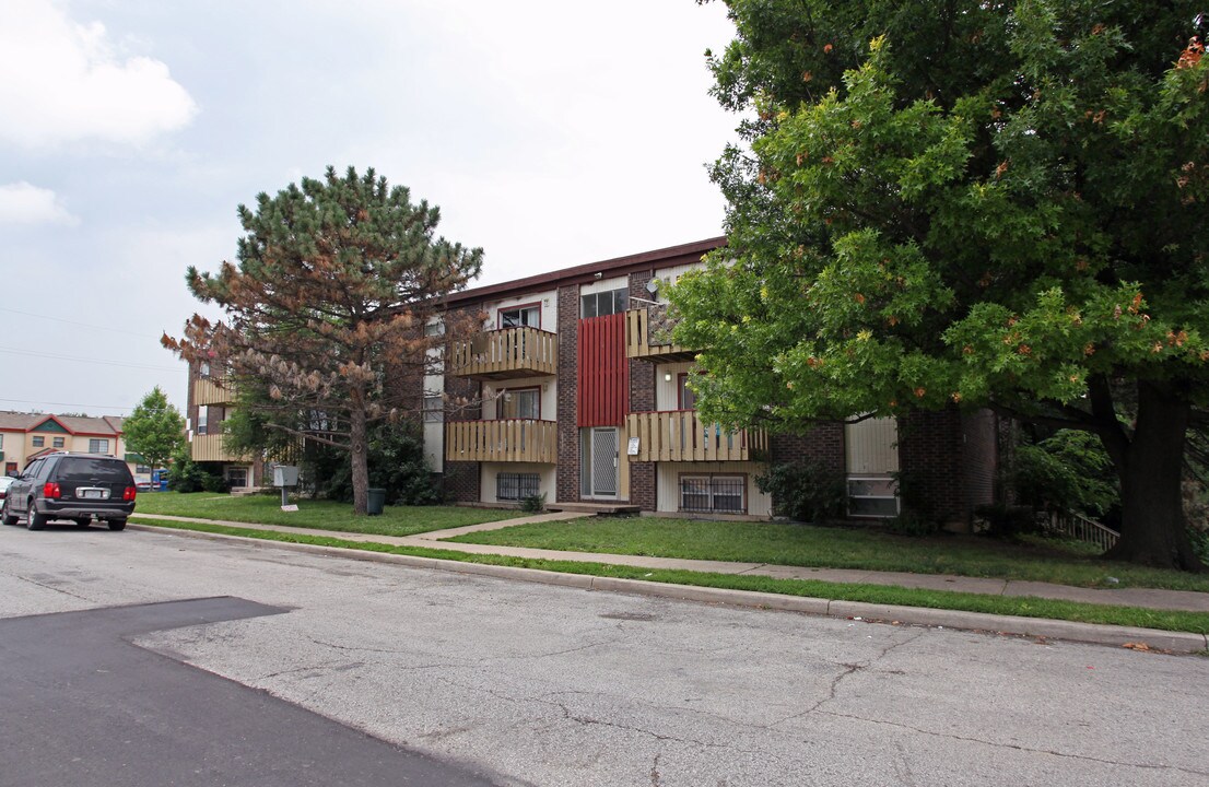 Woodland Apartments in Kansas City, MO - Building Photo