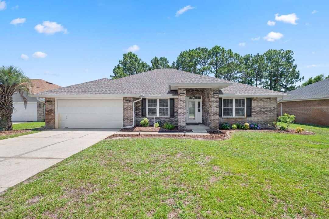 6951 Cotton Boll Ln in Navarre, FL - Building Photo