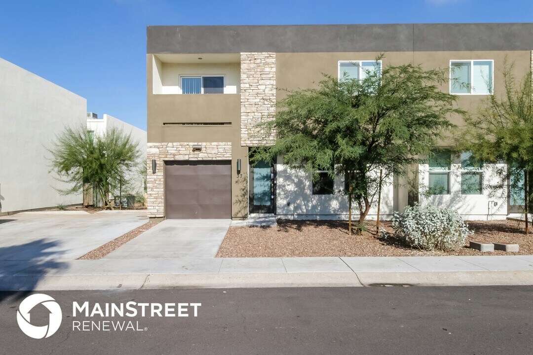 2000 N 36th St in Phoenix, AZ - Building Photo