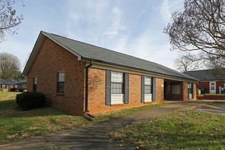 Colonial Oaks in Cherryville, NC - Building Photo - Building Photo