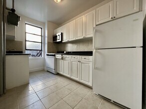 709 W 176th St, Unit 4F in New York, NY - Building Photo - Building Photo